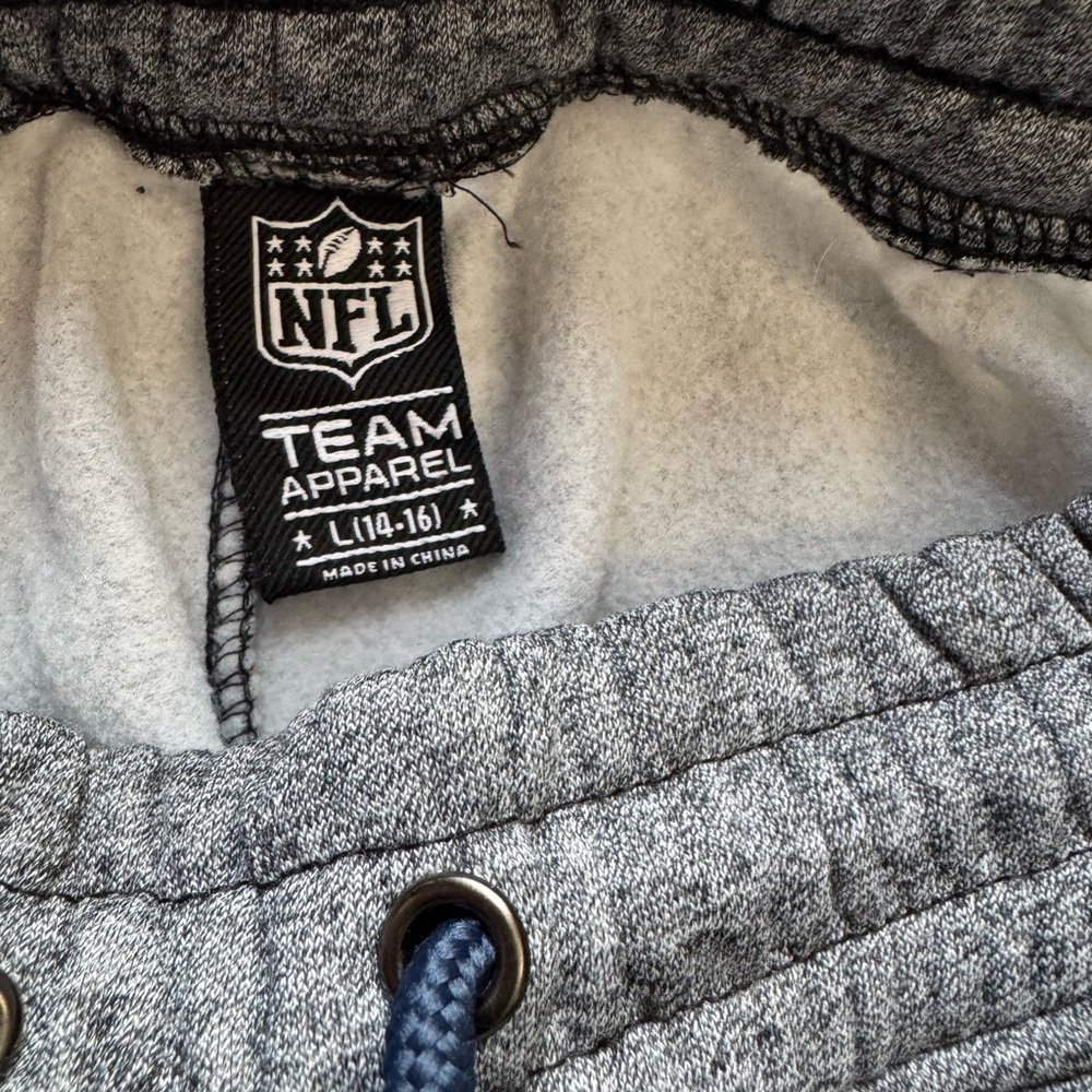 NFL Patriots Kids Gray Joggers - Picture 4 of 5